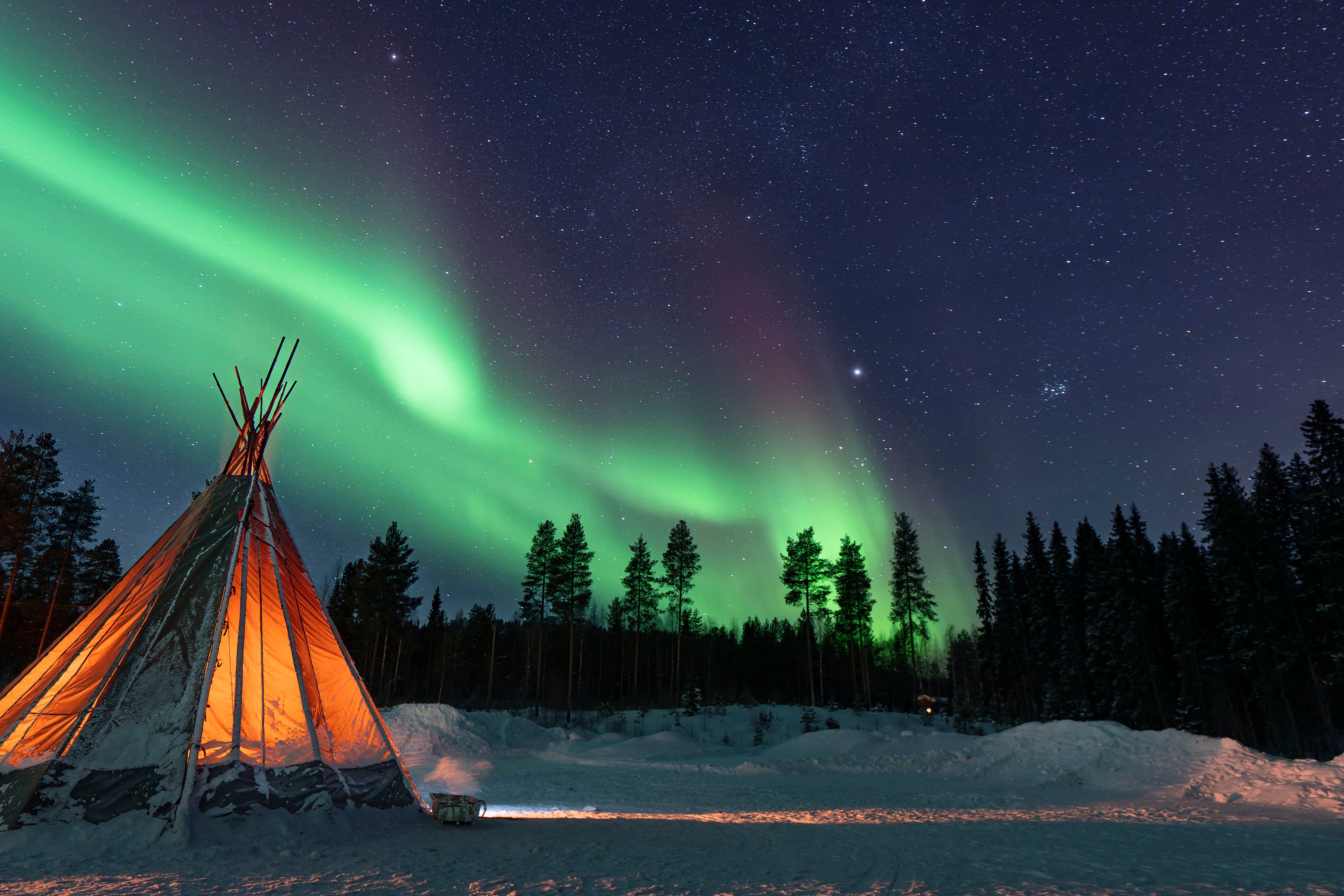 Northern Lights Hunt with Lappish Barbecue